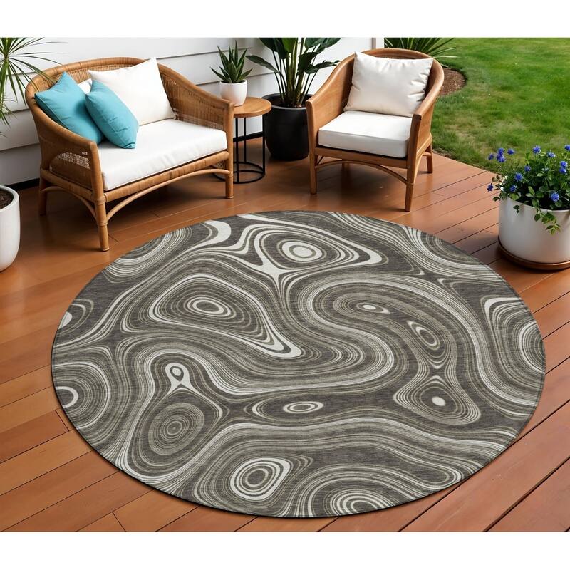 HomeRoots Geometric Transitional Rectangle Outdoor Rug - 8' Round