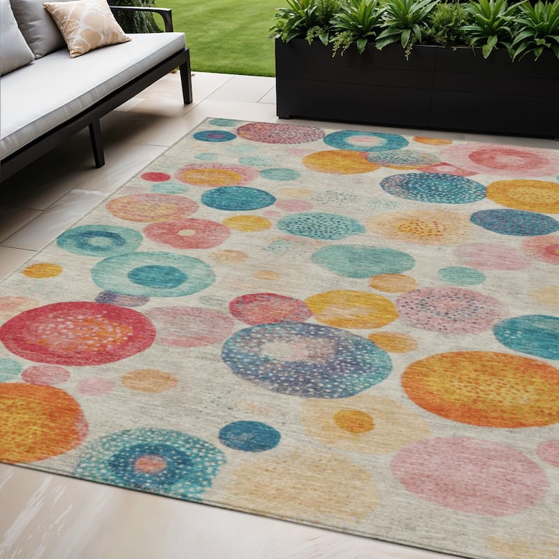 HomeRoots Geometric Transitional Rectangle Outdoor Rug - 5' X 8'