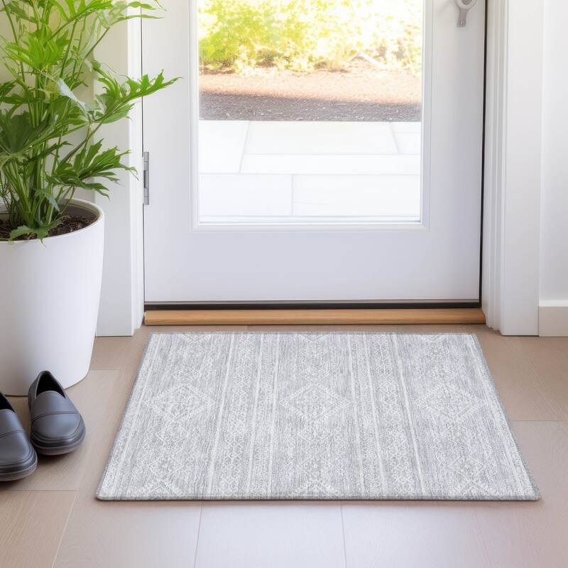 Premium Washable Super Soft Boho Globe Mayfield Rug - Silver - 1'8" x 2'6"