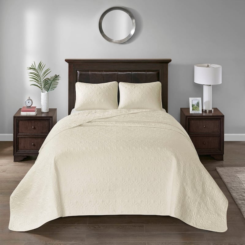 Madison Park Mansfield Reversible Oversized 3-piece Solid Texture Bedspread Quilt Set with Matching Shams