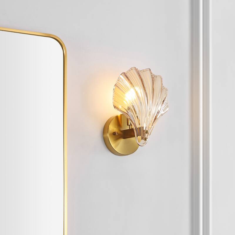 SAFAVIEH Lighting Sirena 5-inch Shell Wall Sconce with Bulbs (Set of 2) - 8 in. W x 5.5 in. D x 9.5 in. H