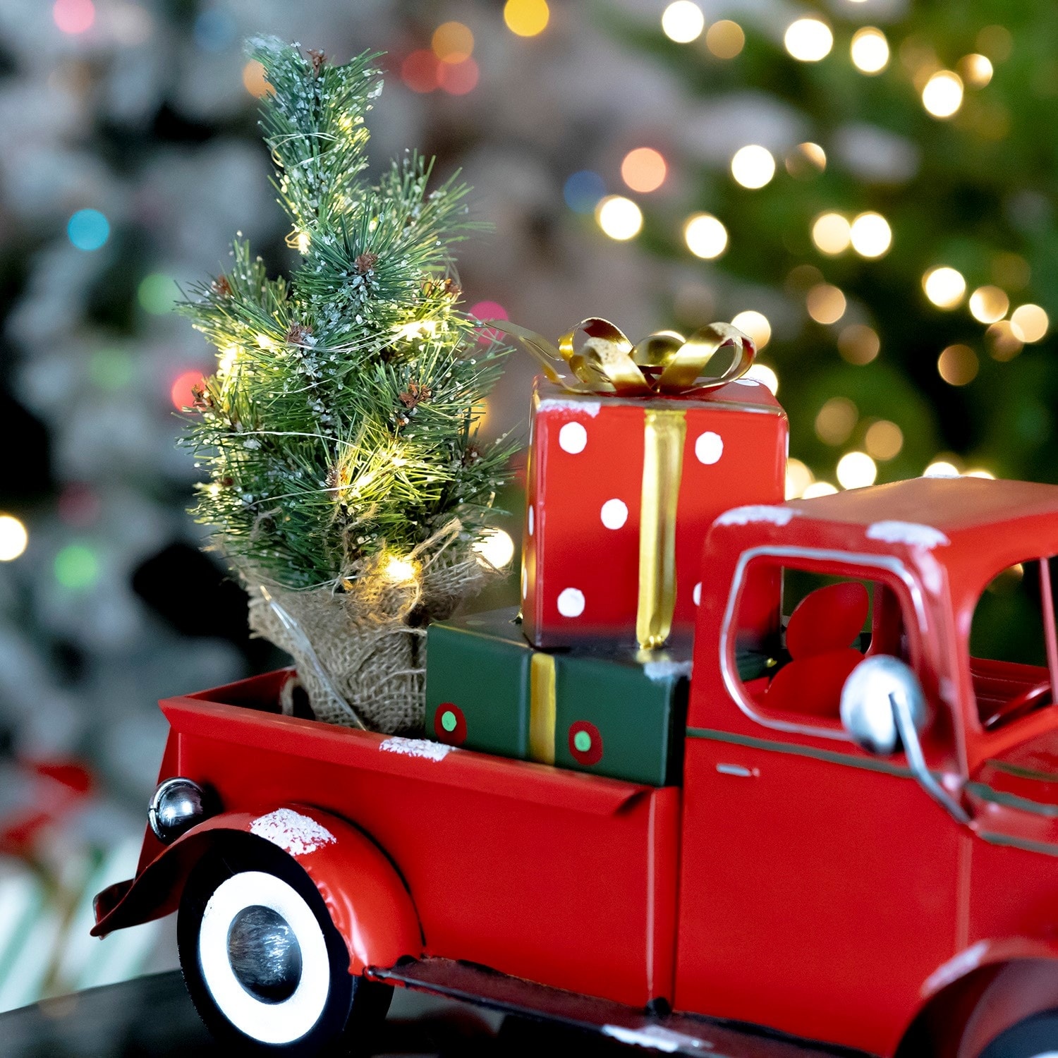 Light-Up Pick-Up Trucks: DIY Holiday Spirit for Your Truck