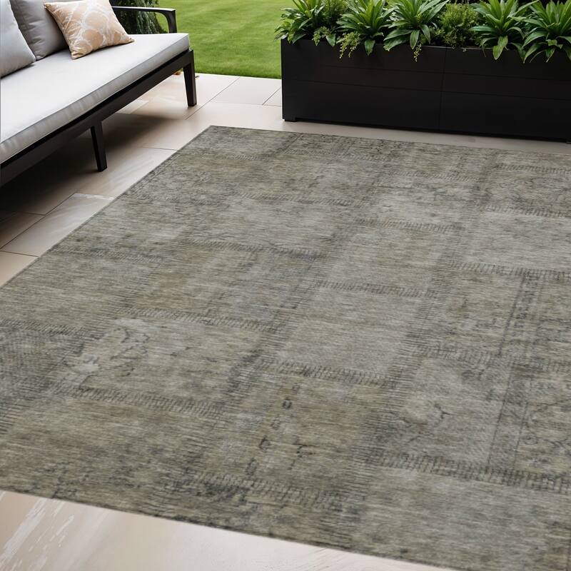HomeRoots Patchwork Transitional Rectangle Outdoor Rug - 5' X 8'