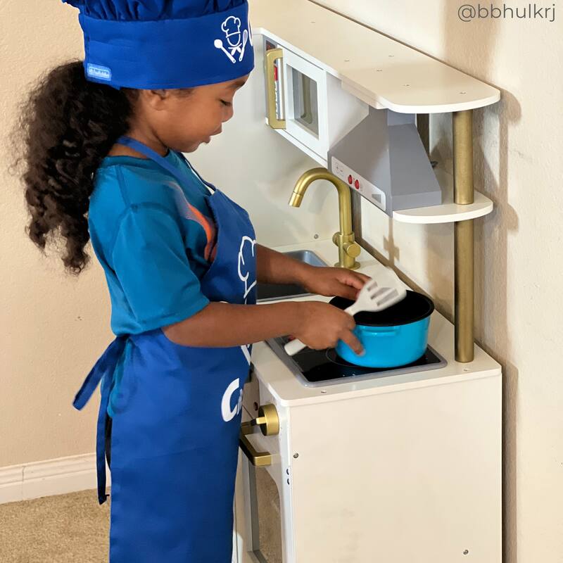 Teamson Kids Little Chef Munich Kids Wooden Play Kitchen
