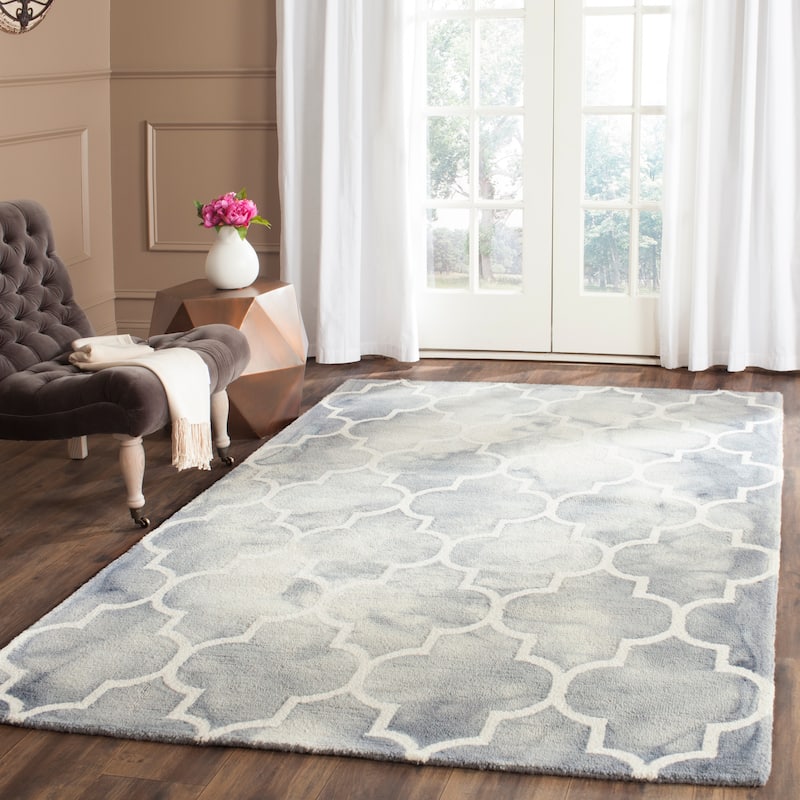 SAFAVIEH Dip Dye Anasthasie Hand-tufted Wool Geometric Area Rug - 4' x 6' - Grey/Ivory