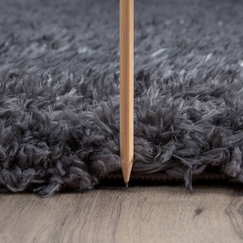 Heartfelt Shag Modern & Contemporary Diamond Indoor Area Rug