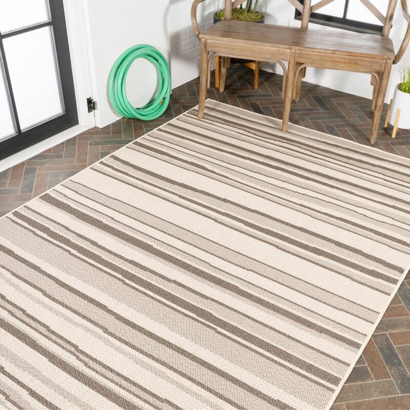 JONATHAN Y Chevron Wavy Stripe Modern Indoor/Outdoor Area Rug
