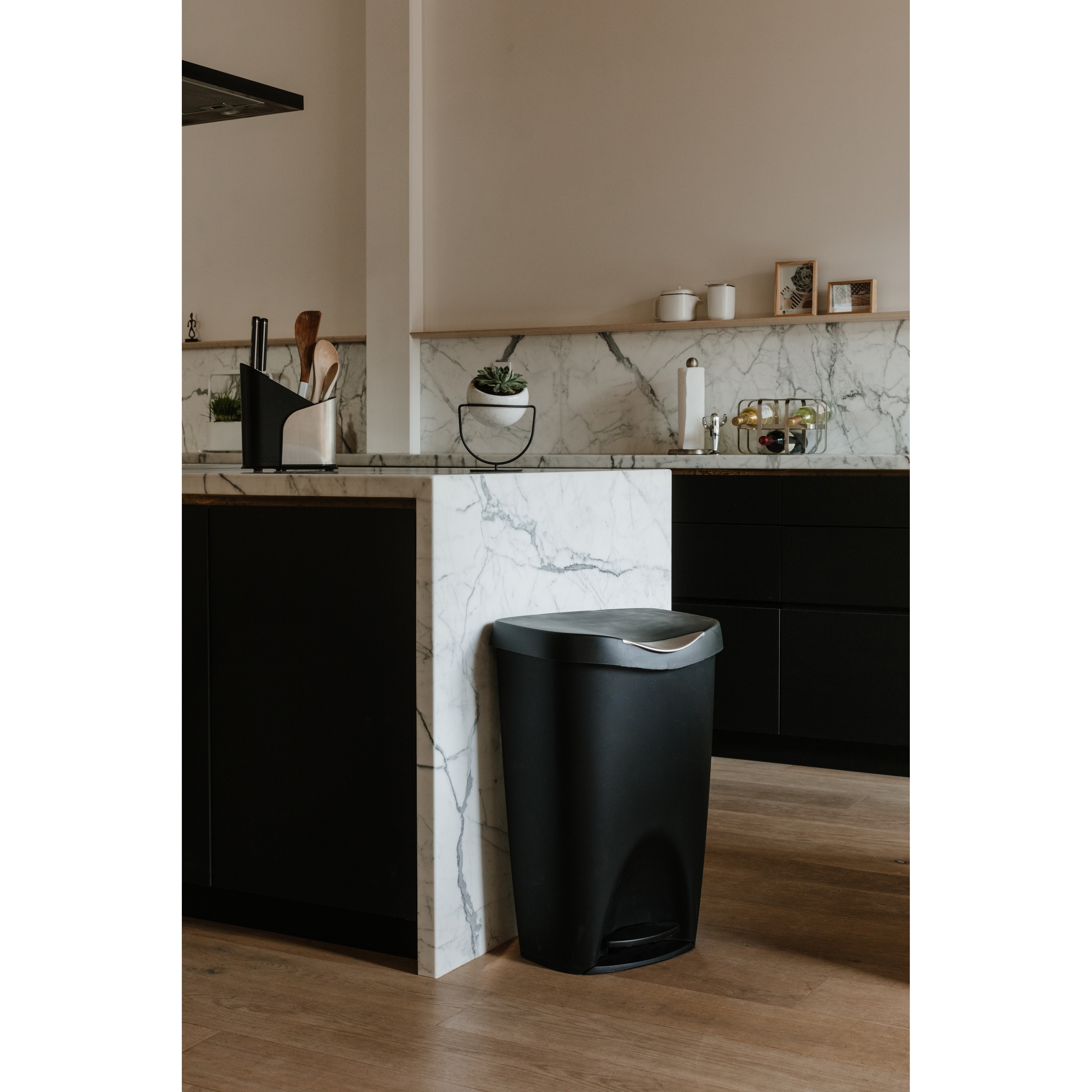 https://ak1.ostkcdn.com/images/products/is/images/direct/d517187412c92810c9e244aaa3d11064c6ee5d47/Umbra-Brim-Large-13-Gallon-Trash-Can-with-Foot-Pedal-and-Lid.jpg