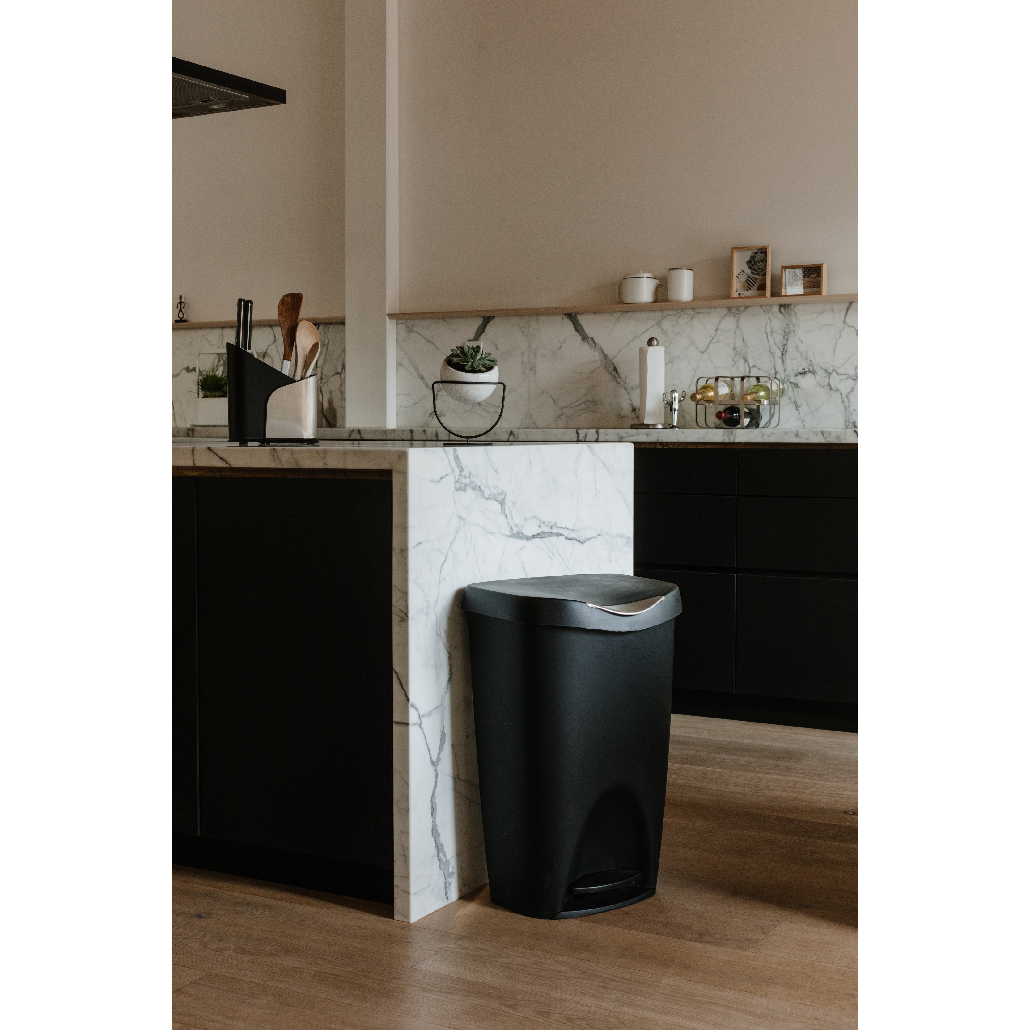 Umbra Brim Step Trash Can, Nickel