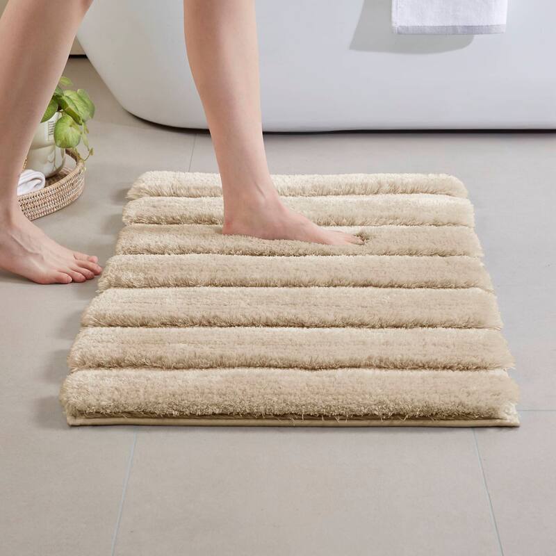 Madison Park Tufted Pearl Channel Solid Bath Rug