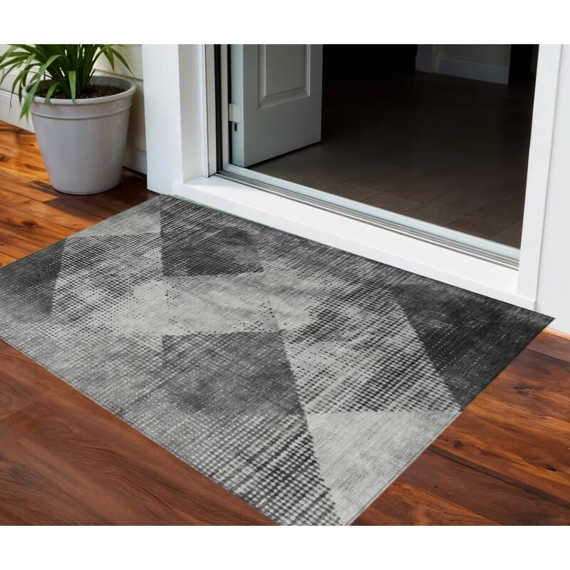 HomeRoots Geometric Transitional Rectangle Outdoor Rug - 3' x 5'