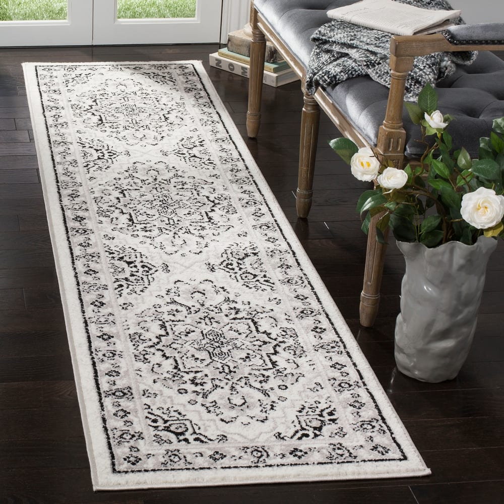 SAFAVIEH Skyler Agoritsa Oriental Boho Rug
