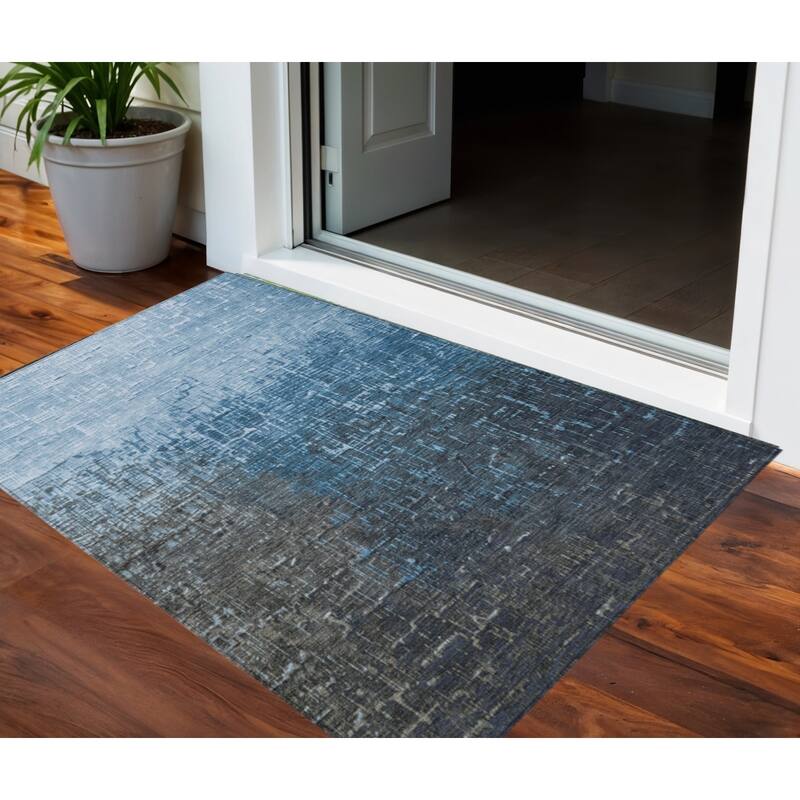HomeRoots Ombre Transitional Rectangle Outdoor Rug - 3' x 5'