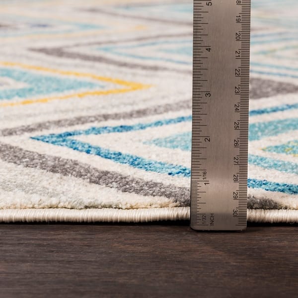Aiden Blue & Grey Casual Chevron Area Rug - 5'3" x 7'3"