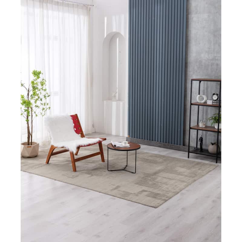 Wooden Living Room Lounge Chair With White Wool Carpet