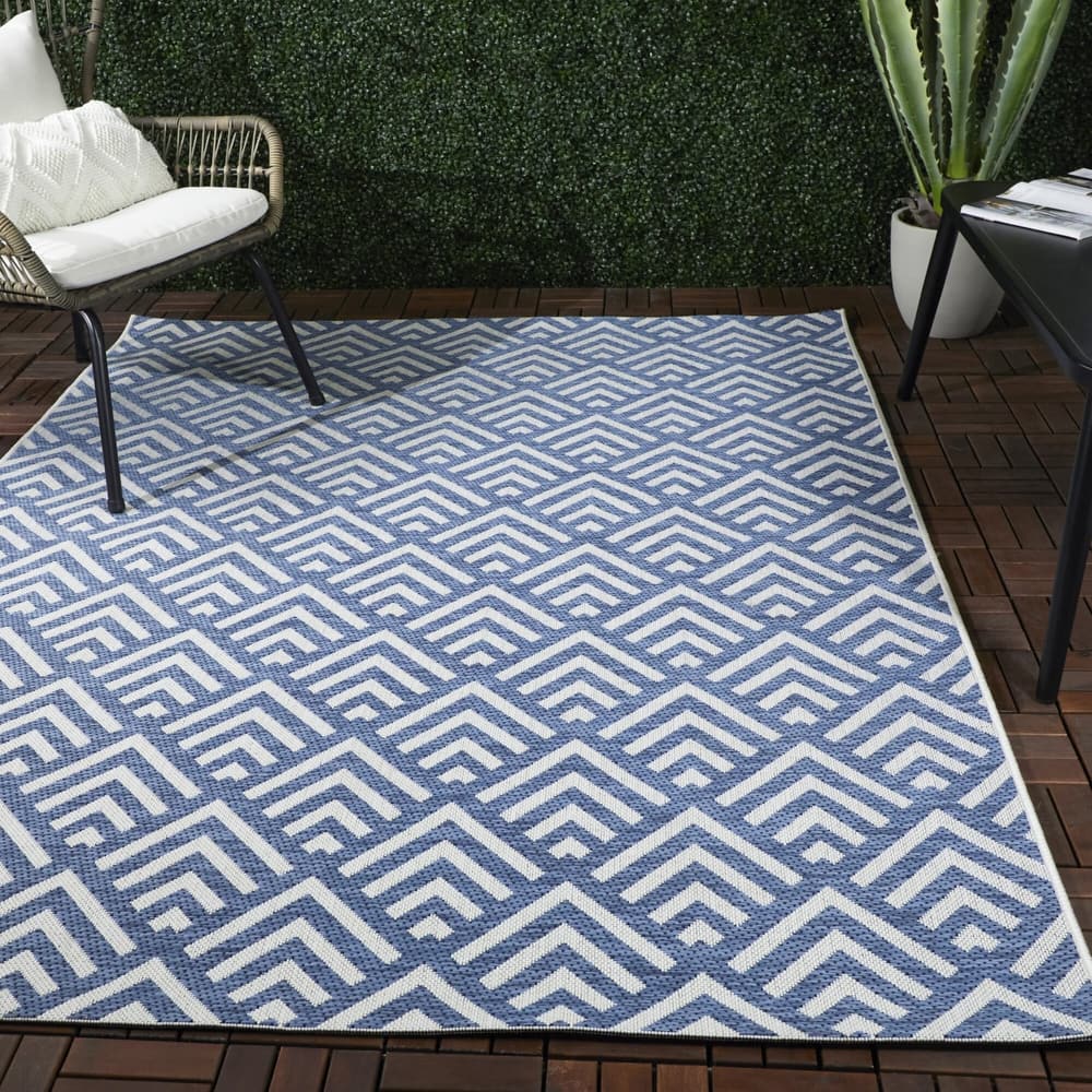 Gloria Modern Chevron Indoor/Outdoor Area Rug