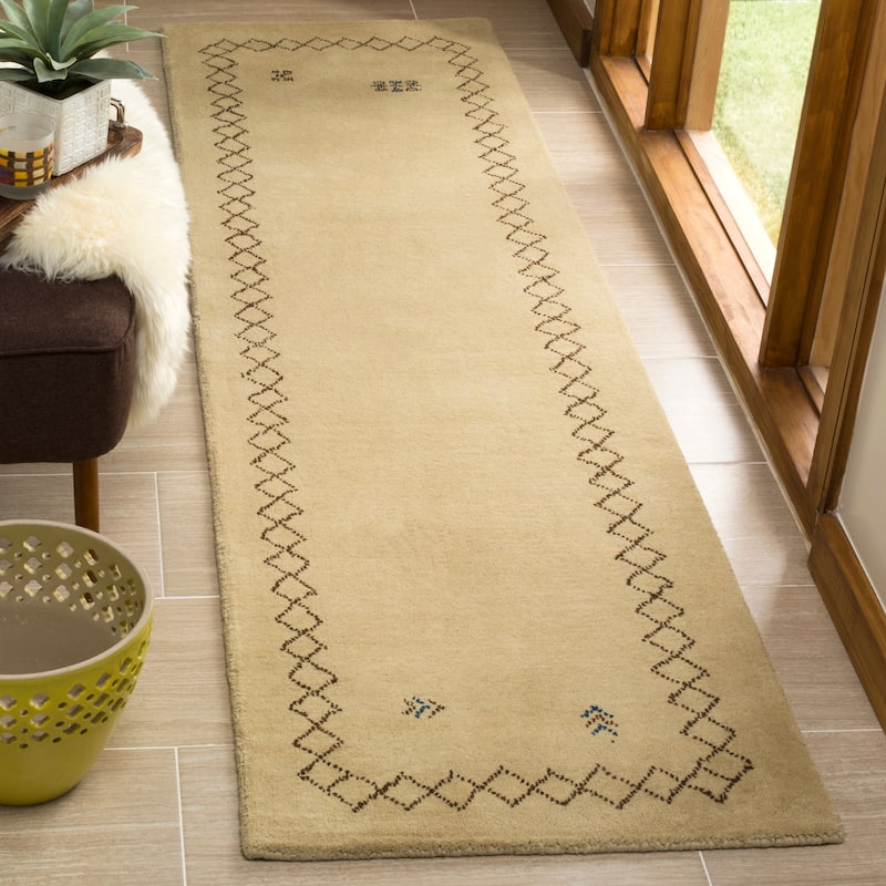 SAFAVIEH Handmade Himalaya Poppy Border Modern Hand-spun Wool Rug - 2'3" x 8' Runner - Beige/Multi