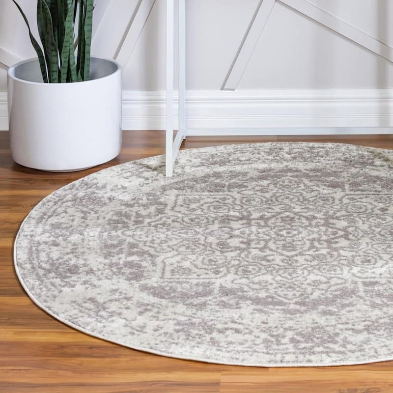 Traditional Brenda Collection Area Rug