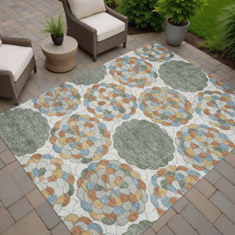 Machine Washable Indoor/ Outdoor Mosaic Cluster Chantille Rug
