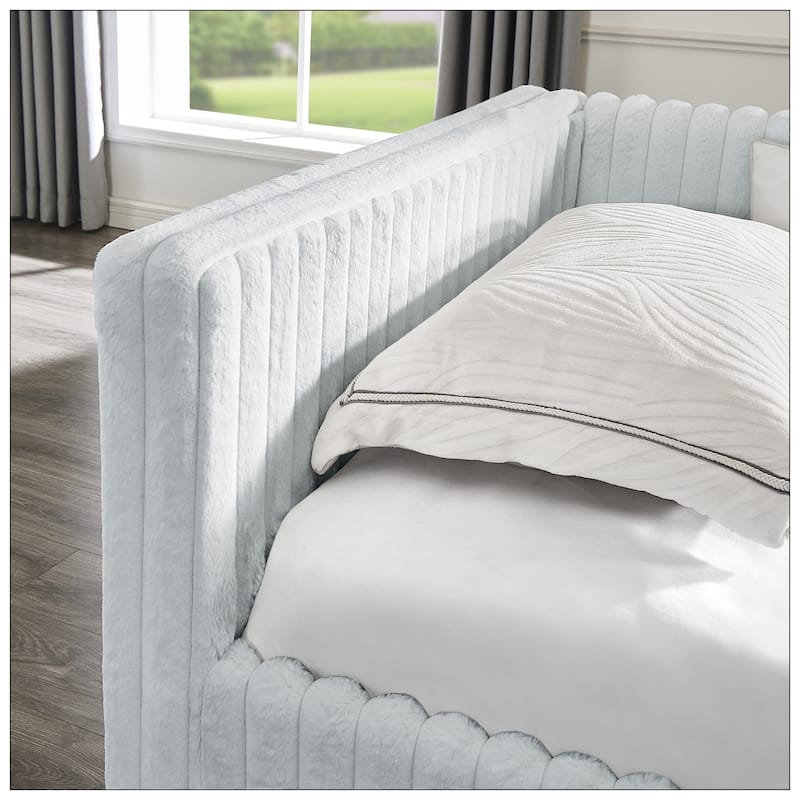 Twin Size Daybed The bottom pulls out to form a bed