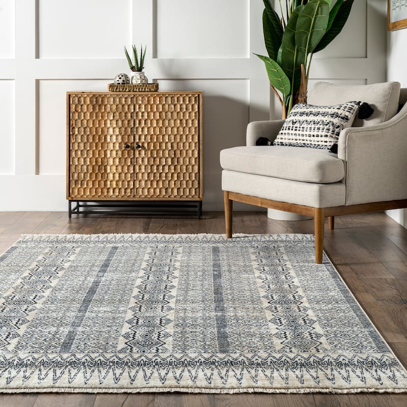 Nuloom Janene Tribal Banded Fringe Area Rug