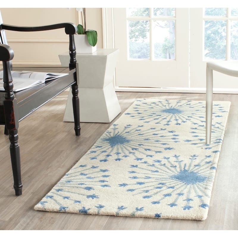 SAFAVIEH Handmade Bella Kieu Wool Rug - 2'3" x 7' Runner - Beige/Blue