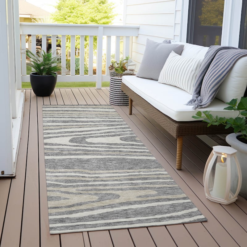 Machine Washable Indoor/ Outdoor Abstract Illusion Chantille Rug - Gray - 2'3" x 7'6"