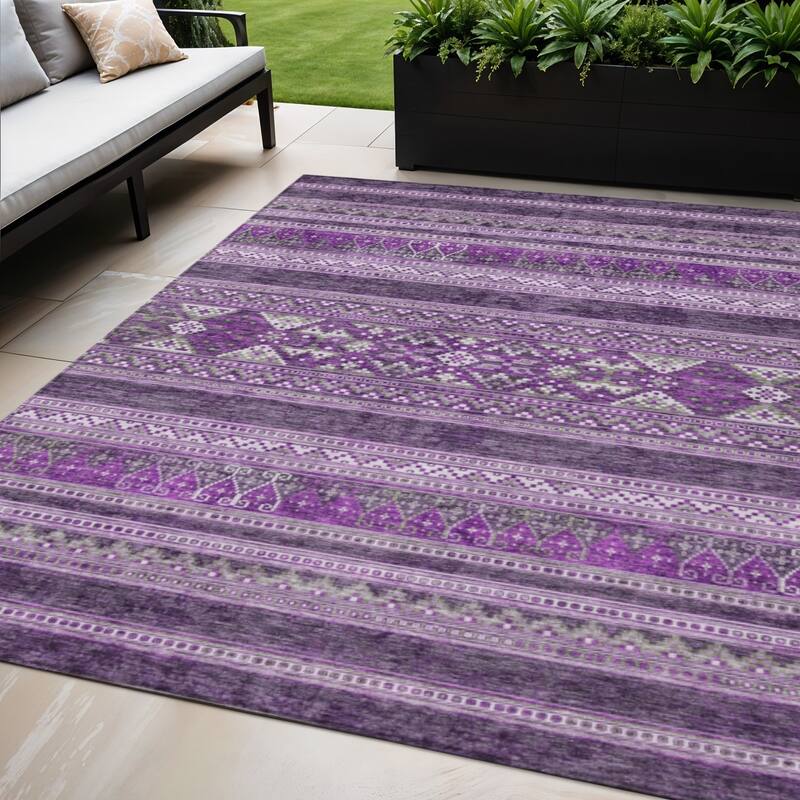 HomeRoots Southwestern Transitional Rectangle Outdoor Rug - 8' X 10'