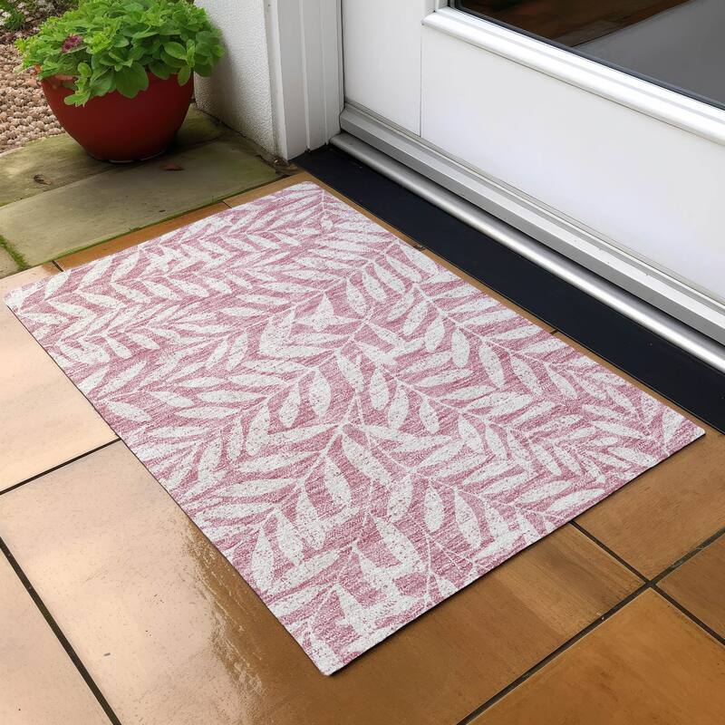 Machine Washable Indoor/ Outdoor Chantille Palm Rug - Blush - 1'8" x 2'6"