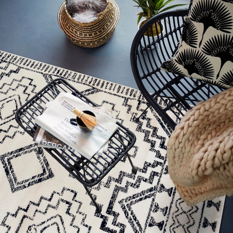 Contemporary Distressed Geometric Area Rug