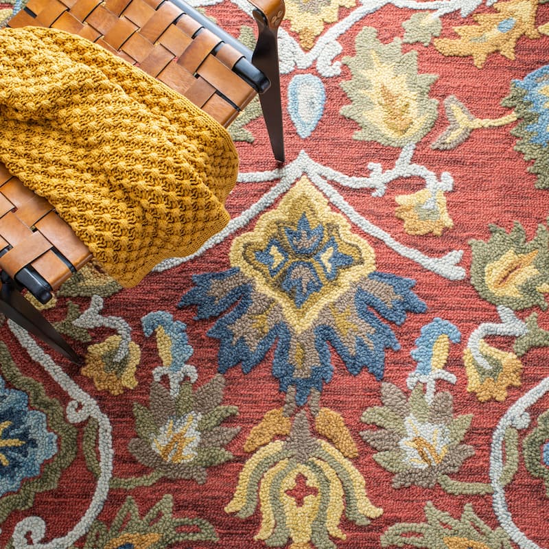 SAFAVIEH Fiorello Handmade Blossom French Country Wool Area Rug