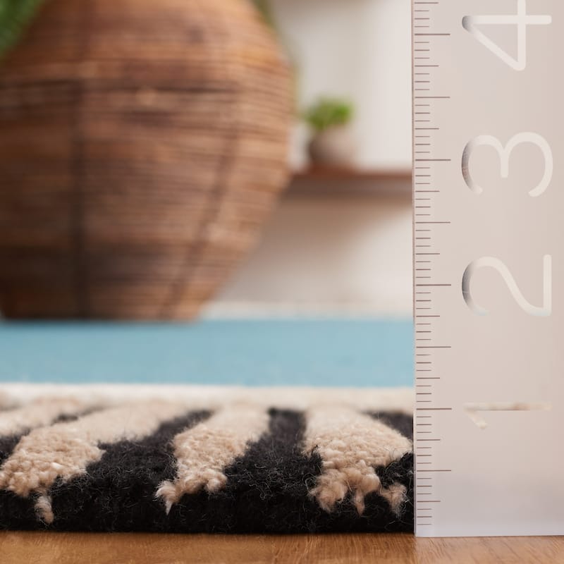 SAFAVIEH Hand-Tufted Fifth Avenue Hermien Mid-Century Modern Wool Rug