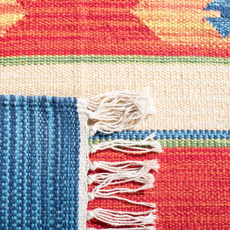 SAFAVIEH Handmade Montauk Tsunemi Southwestern Cotton Fringe Rug