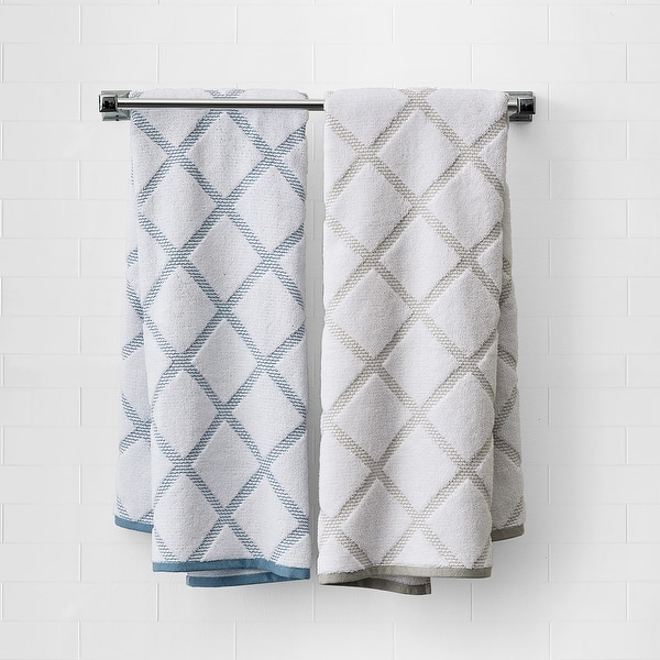 https://ak1.ostkcdn.com/images/products/is/images/direct/d5803cf7bb6a96c44456211d2f48ccc391cfbf4a/Thick-and-Plush-Diamond-Drop-Bath-Towel%2C-Blue-Linen.jpg?impolicy=medium