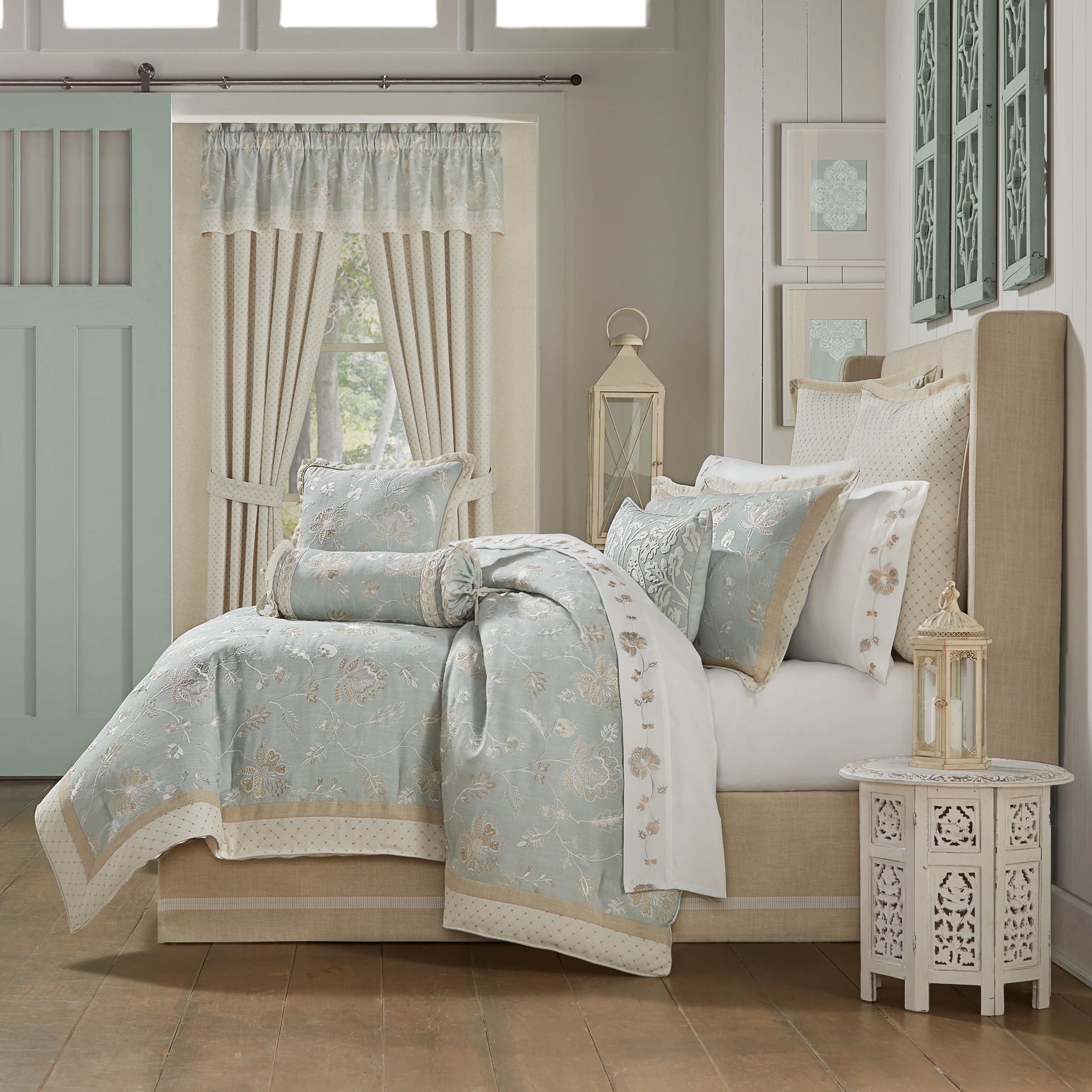J. Queen New York Garden View Comforter Set