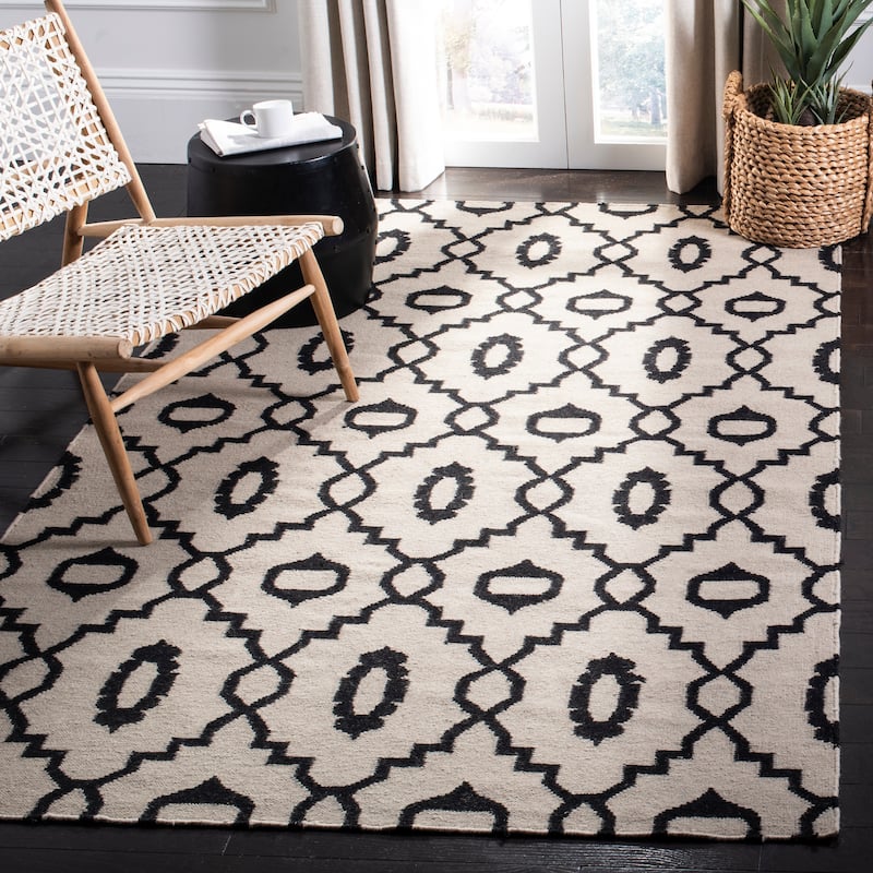 SAFAVIEH Handmade Flatweave Dhurries Massoumeh Modern Wool Rug - 5' x 8' - Ivory/Black