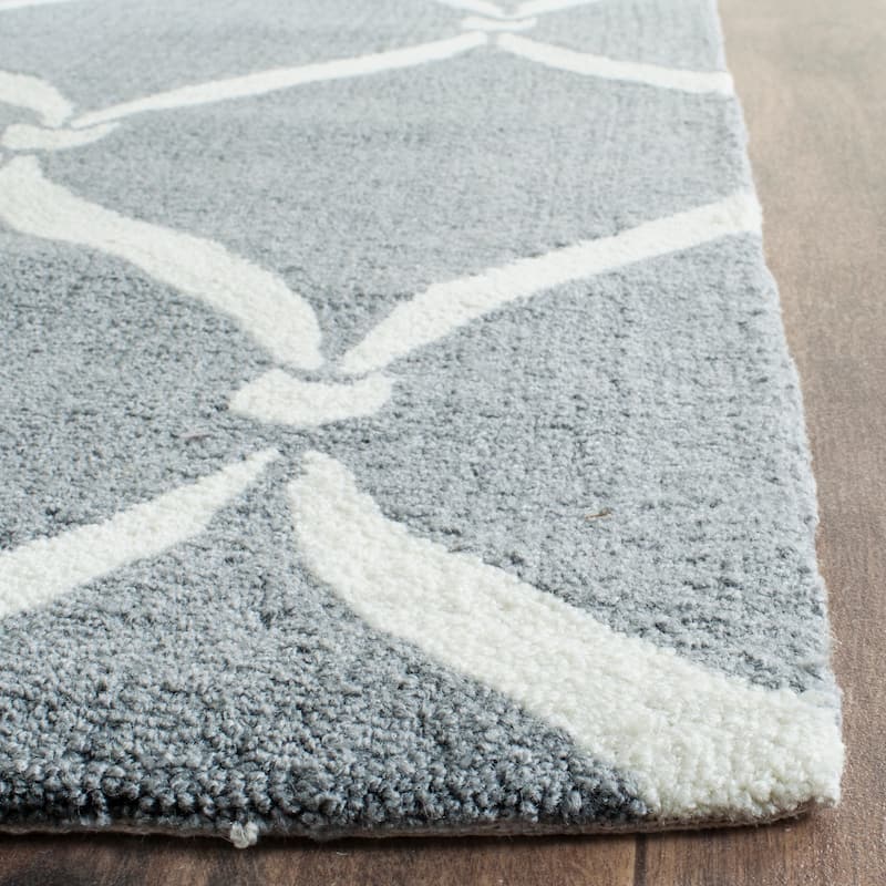 SAFAVIEH Handmade Four Seasons Shobha Floral Rug