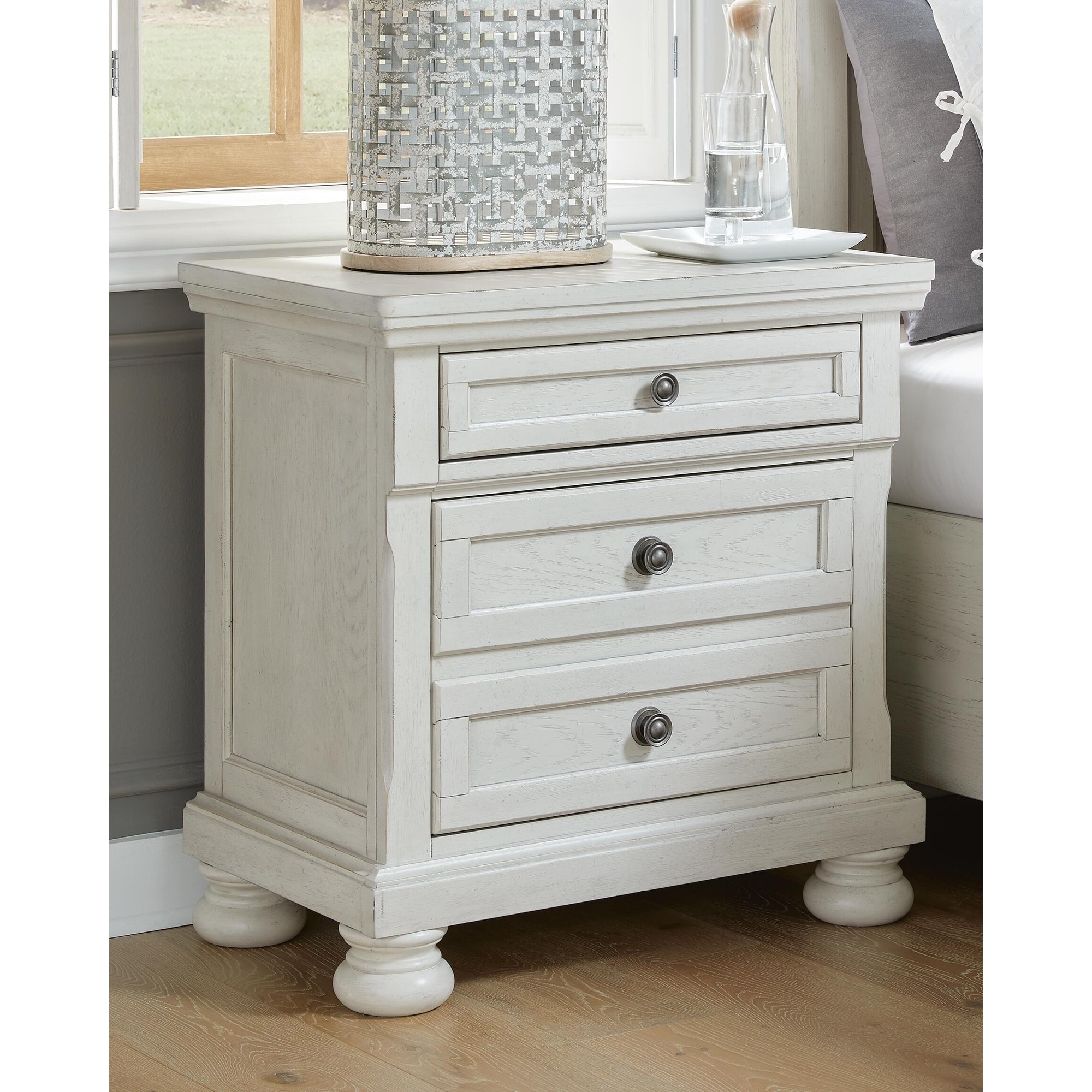 Signature Design by Ashley Robbinsdale White 2 Drawer Nightstand