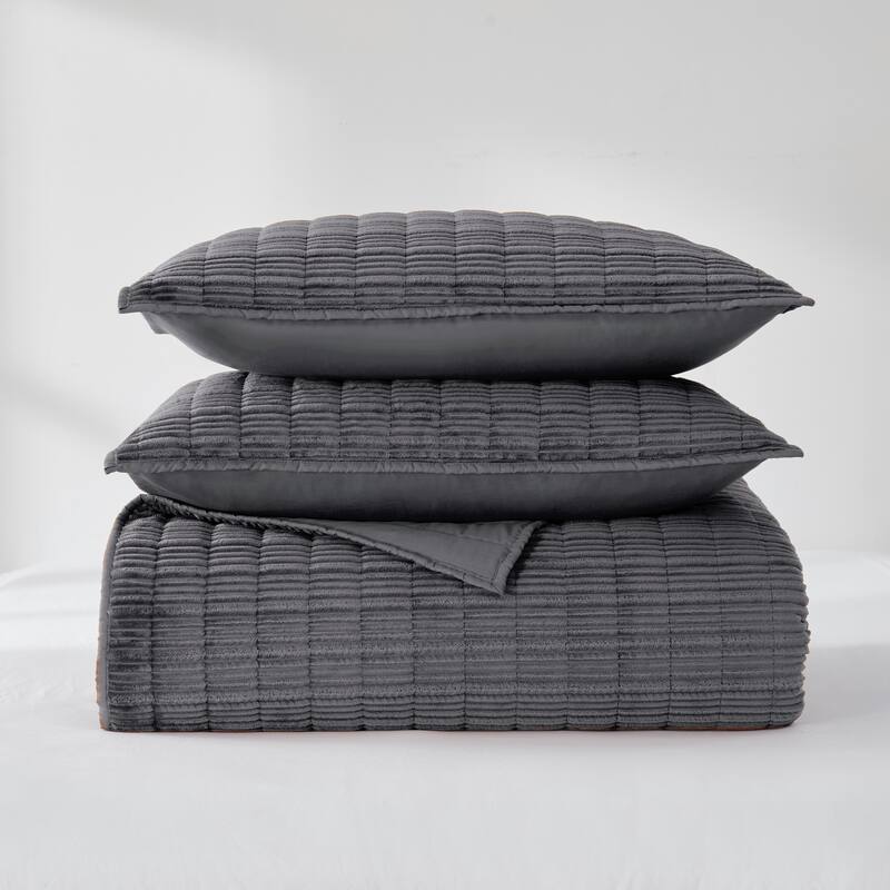 Wonderful Velvet 3 Piece Quilt Set