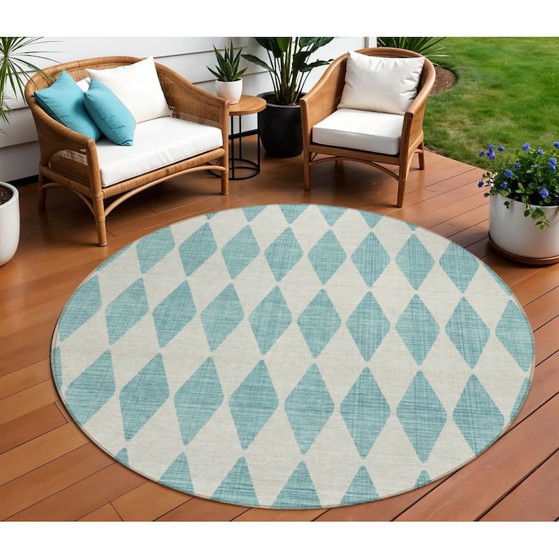HomeRoots Geometric Transitional Rectangle Outdoor Rug - 8' Round