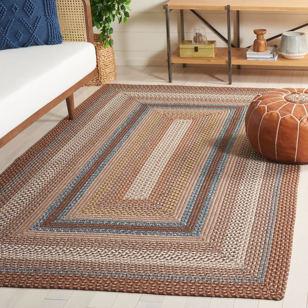 SAFAVIEH Handmade Braided Tomislava Country Rug