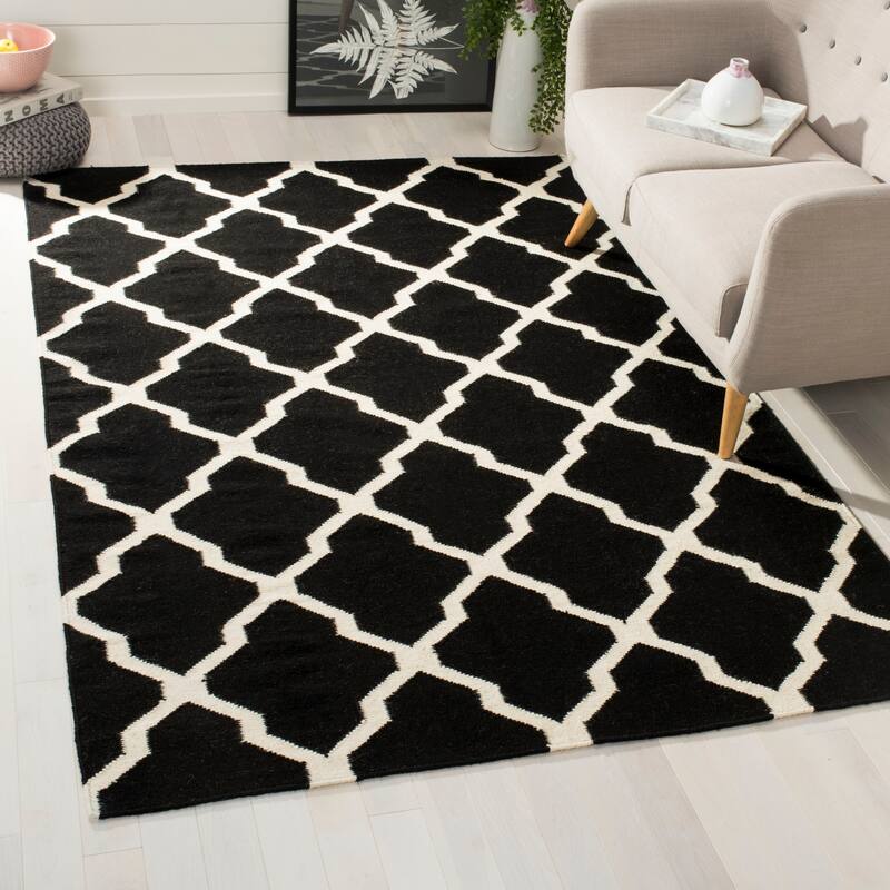 SAFAVIEH Handmade Flatweave Dhurries Chiang Modern Moroccan Wool Rug - 5' x 8' - Black/Ivory