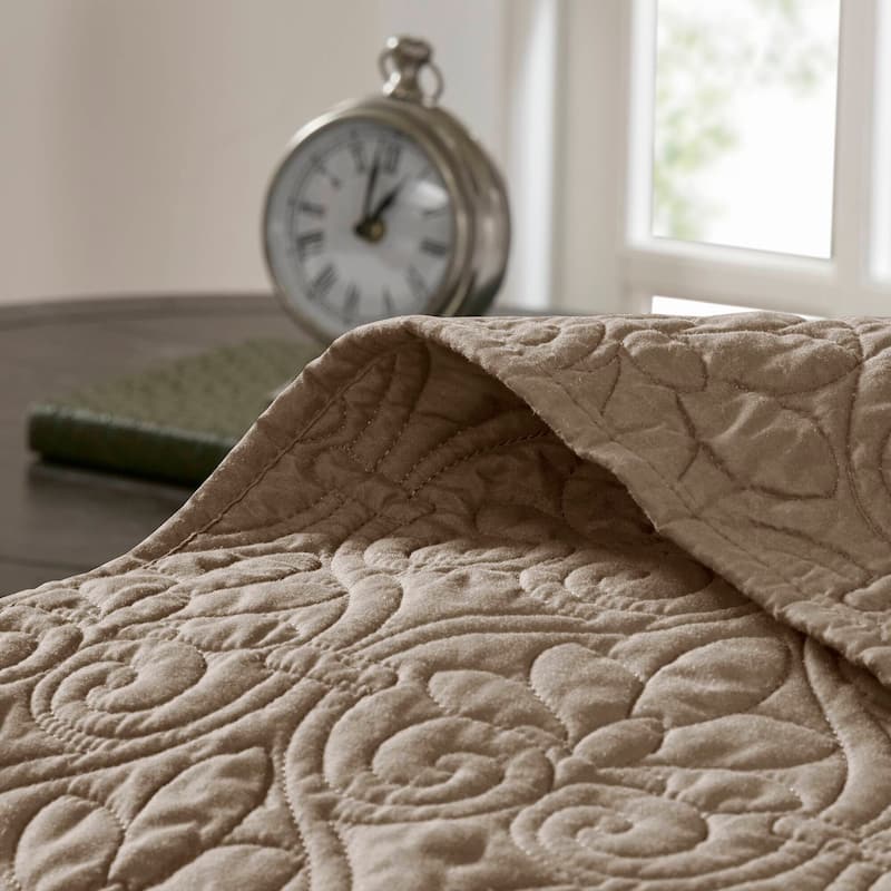 Madison Park Mansfield Reversible Oversized 3-piece Solid Texture Bedspread Quilt Set with Matching Shams