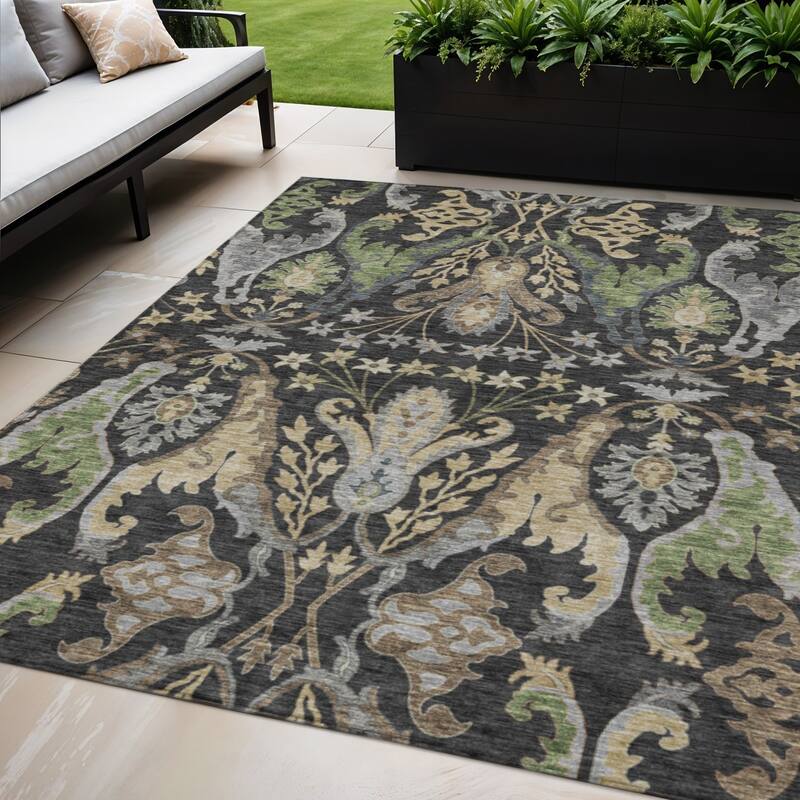 HomeRoots Floral Transitional Rectangle Outdoor Rug - 5' X 8'