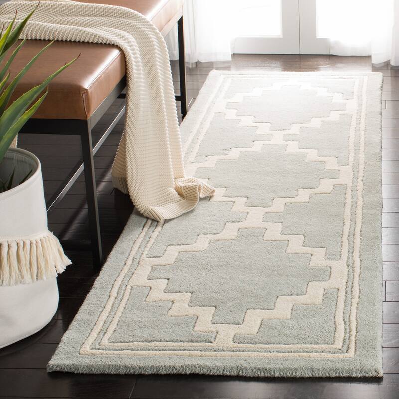 SAFAVIEH Handmade Chatham Doriane Modern Wool Rug - 2'3" x 7' Runner - Grey/Ivory