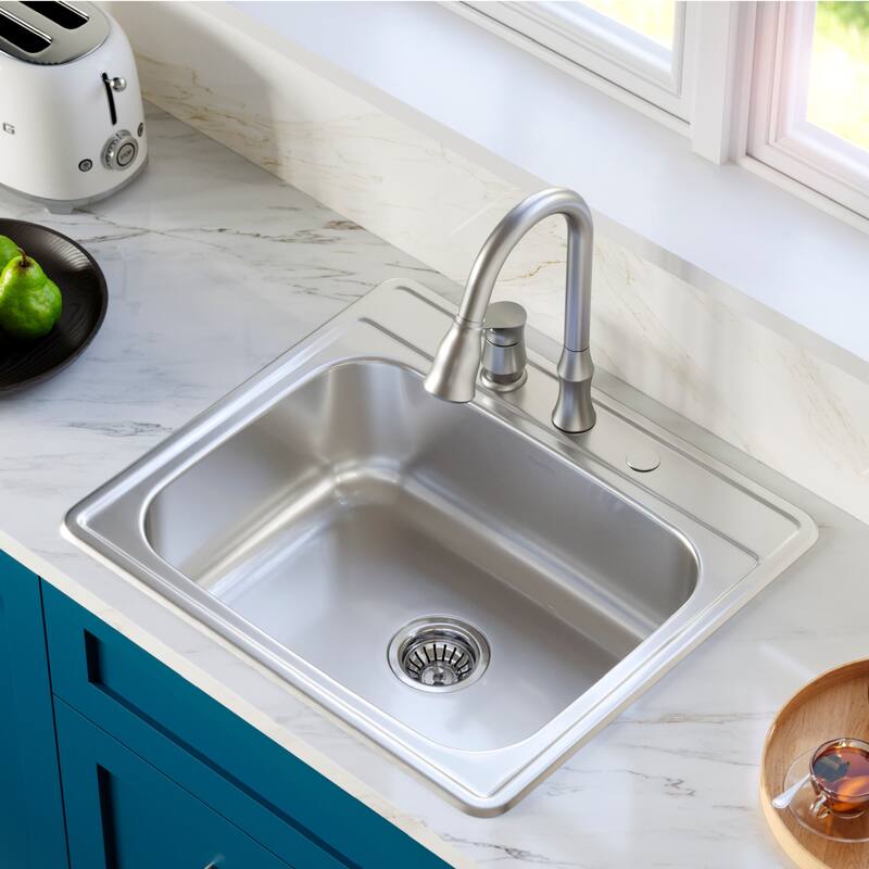 Karran Hillwood Single-Handle Pull-Down Sprayer Kitchen Faucet