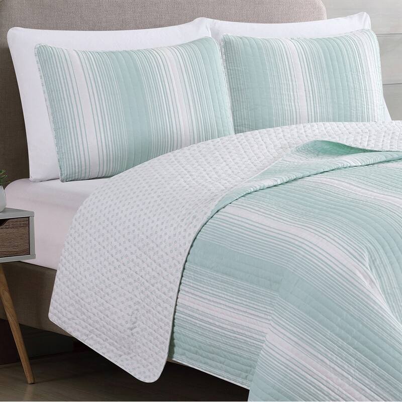 Luxurious Striped Microfiber Quilt Set With Shams