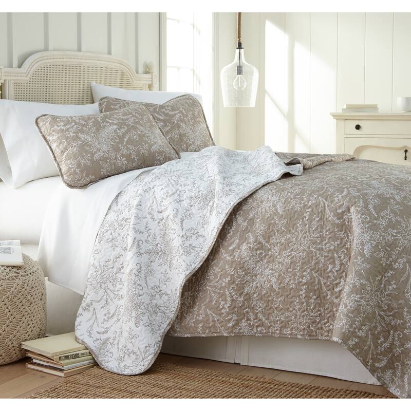 Vilano Ultra-Soft Lightweight WinterBrush 3-piece Quilt and Sham Set - Warm Sand - Twin - Twin XL