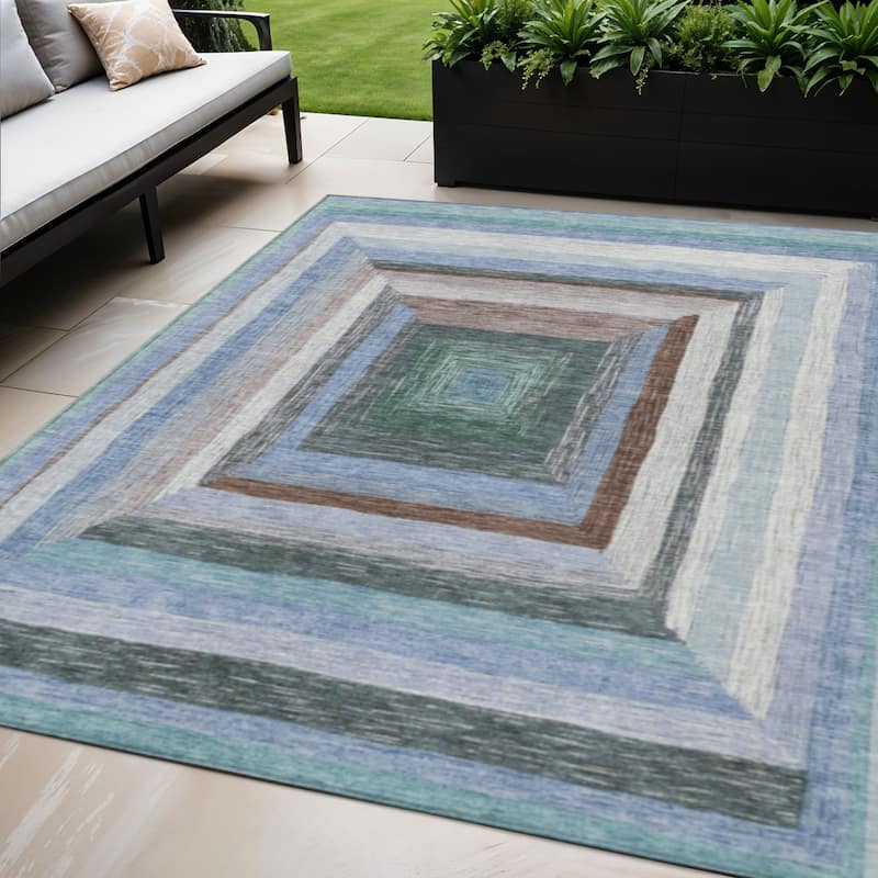 HomeRoots Geometric Transitional Rectangle Outdoor Rug - 5' X 8'