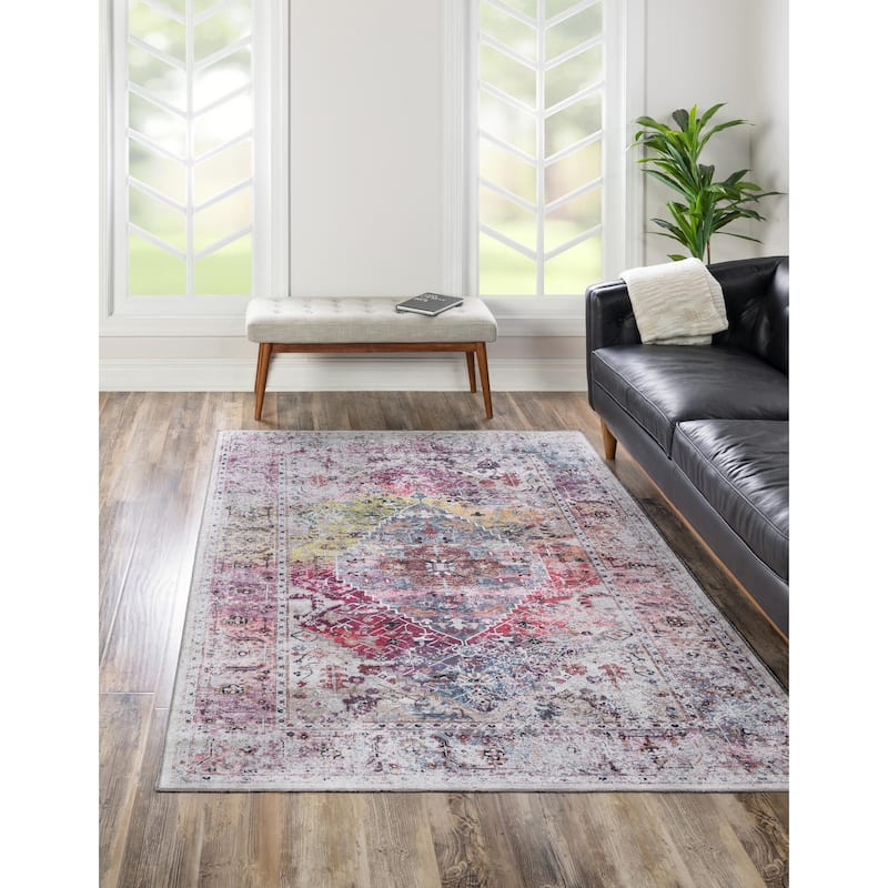Traditional Tira Collection Area Rug